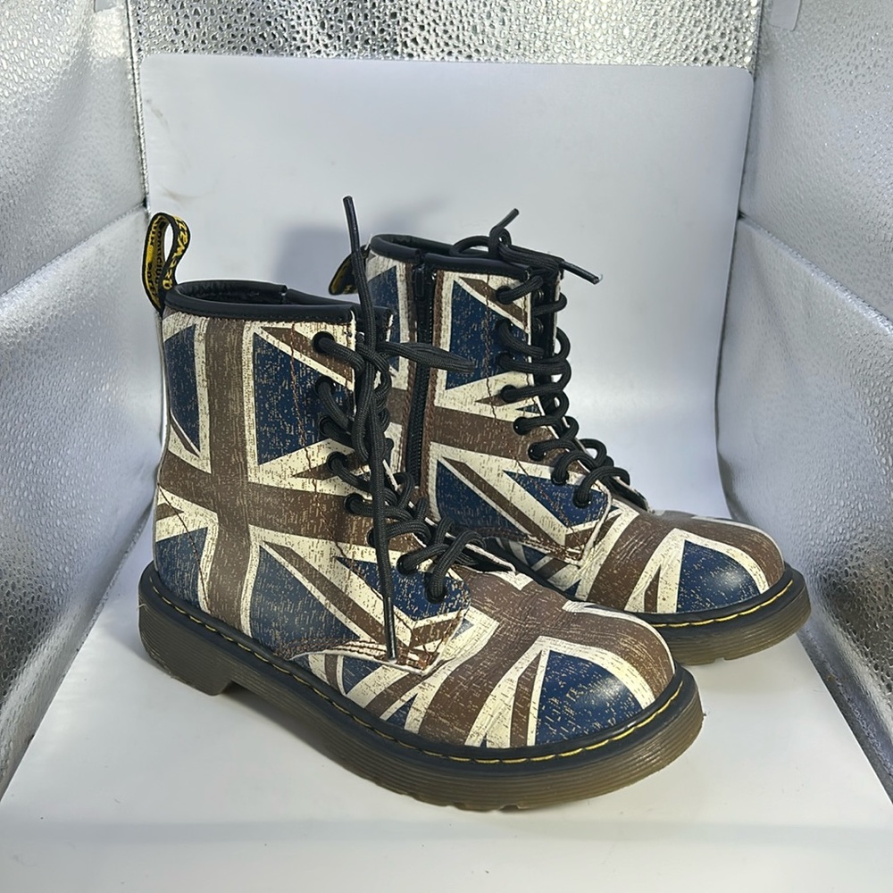 Dr Marten’s girls boots size 1 in excellent like new condition
